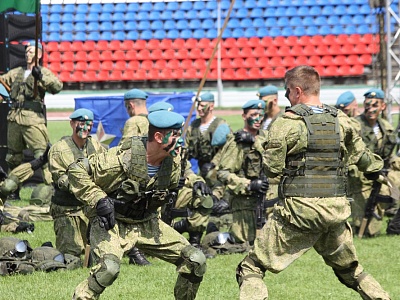 На празднике «Рязань - столица ВДВ» станцевали военный вальс и освободили заложников 